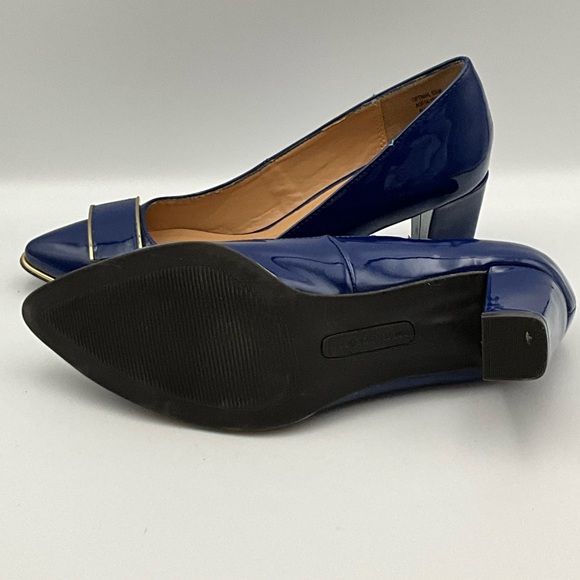 Andrew Geller Heels Size 6.5 Navy Heels with Gold Accents - Picture 6 of 11